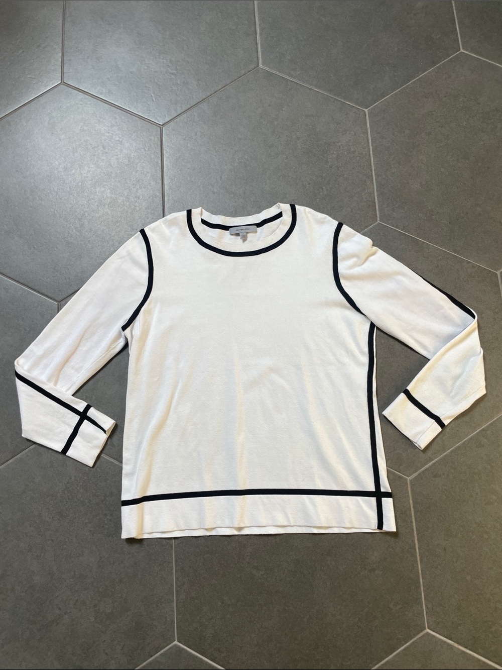 Classiques Entier Nordstrom White Long-Sleeve Sweater with Black Trim L